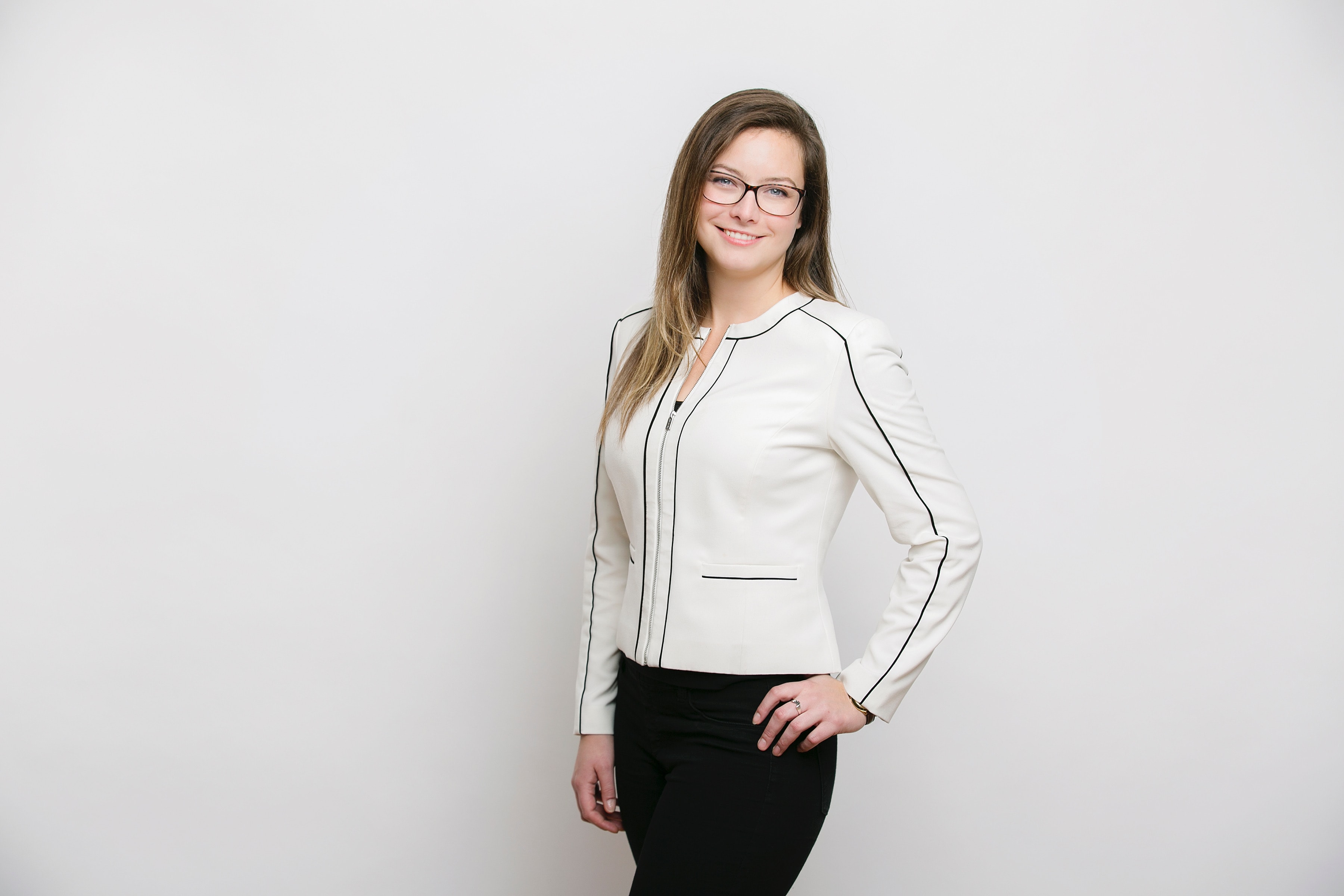 Jennifer MacArthur, Broker